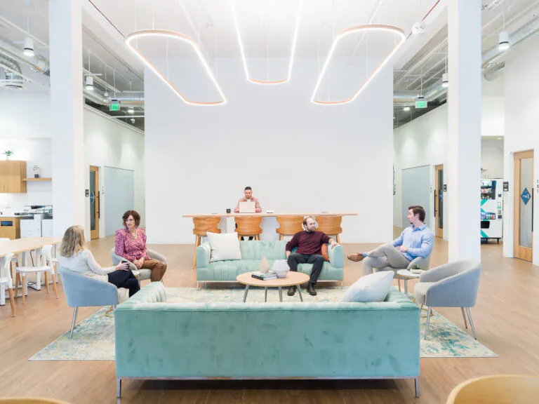 Expansive Mesa Lounge